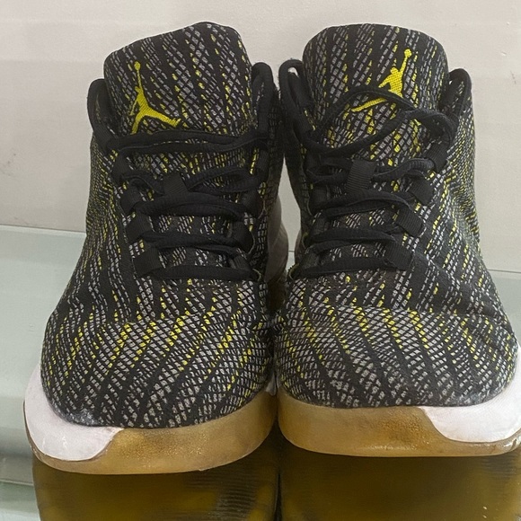 Nike Air Jordan B.Fly Black Yellow Grey Basketball Trainers 881444 014 Size 10.5 - Picture 7 of 16